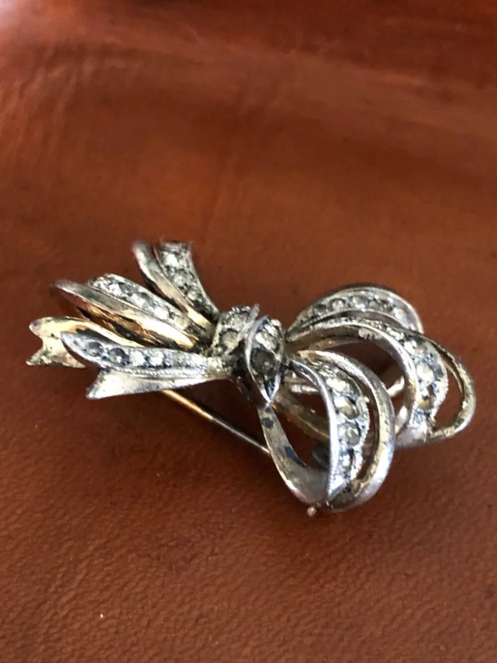 Vintage Rhinestone Brooch in shape of a Bow
